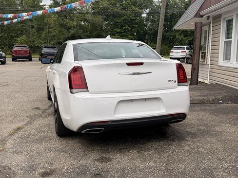 Used 2019 Chrysler 300 S RWD image 5