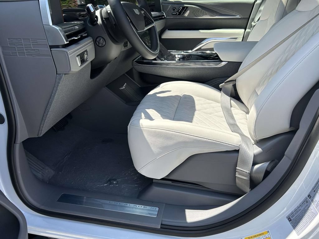 New 2026 Cadillac Escalade IQL Sport 1 w/ LPO, ONYX Package AWD/4WD image 21