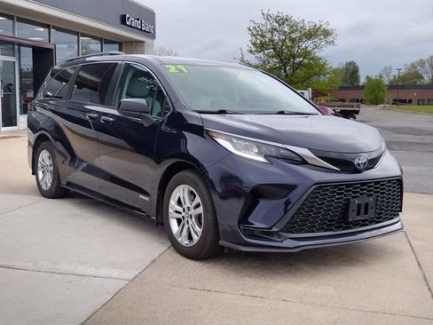 Used 2021 Toyota Sienna XSE AWD/4WD image 15