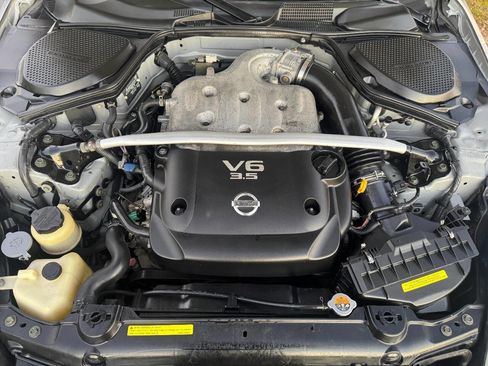 Used 2005 Nissan 350Z 35th Anniversary Edition w/ (N93) Cargo Convenience Pkg image 16