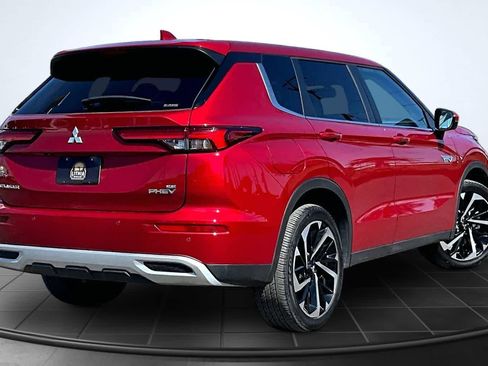 Used 2025 Mitsubishi Outlander SE AWD/4WD image 23