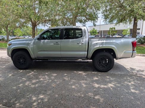 Used 2022 Toyota Tacoma SR5 w/ Technology Package RWD image 4