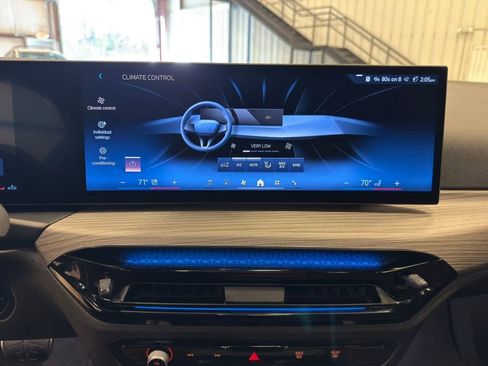 Used 2025 BMW 430i Coupe w/ M Sport Package image 19