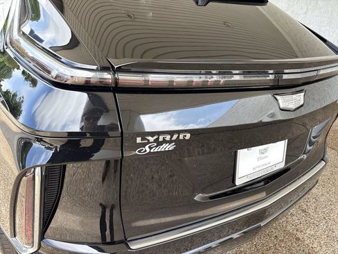Certified 2024 Cadillac Lyriq Luxury AWD/4WD image 33