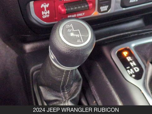 Used 2024 Jeep Wrangler Unlimited Rubicon AWD/4WD image 21