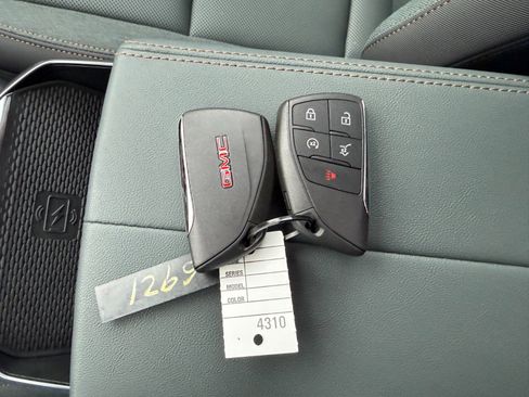 New 2026 GMC Terrain AT4 w/ Convenience Package III image 41