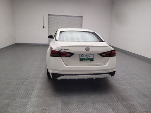 Used 2025 Nissan Altima 2.5 SV FWD image 6