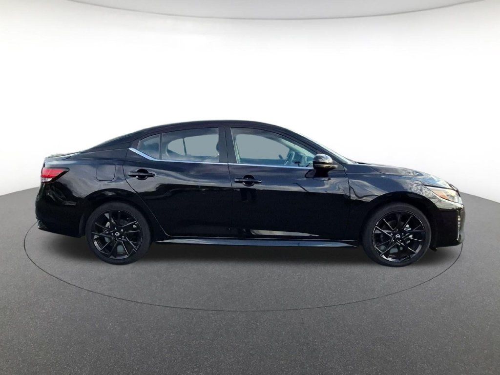 Used 2025 Nissan Sentra SR w/ Midnight Edition FWD image 4