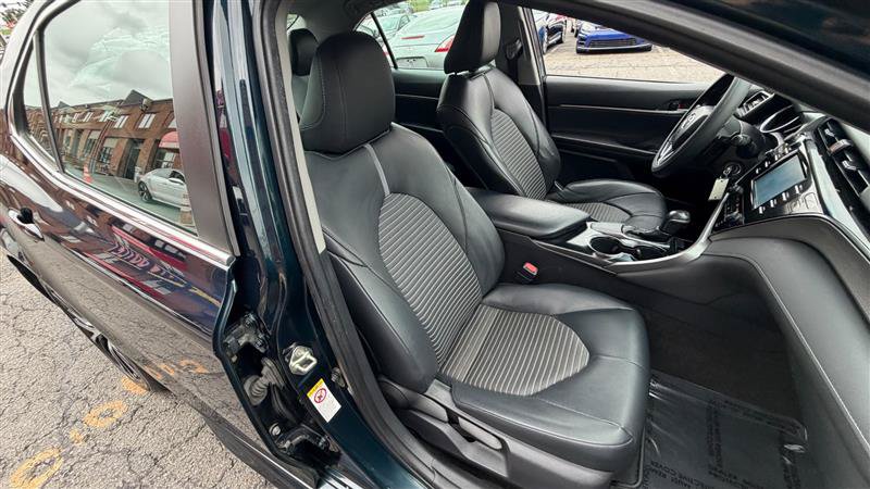 Used 2019 Toyota Camry SE FWD image 8
