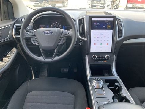 Certified 2024 Ford Edge SE w/ Black Appearance Package image 16