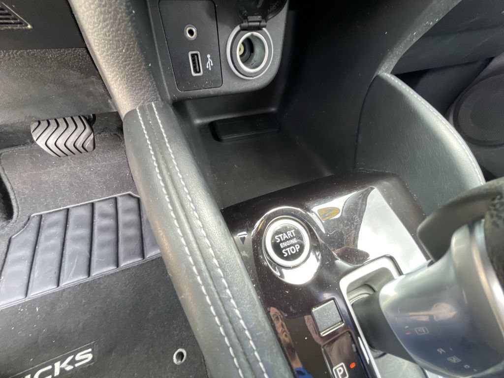 Used 2020 Nissan Kicks SR FWD image 17