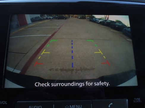 Certified 2024 Nissan Titan SV w/ SV Convenience Package image 32