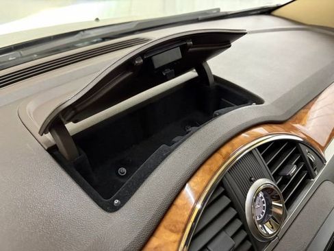 Used 2011 Buick Enclave CXL image 40