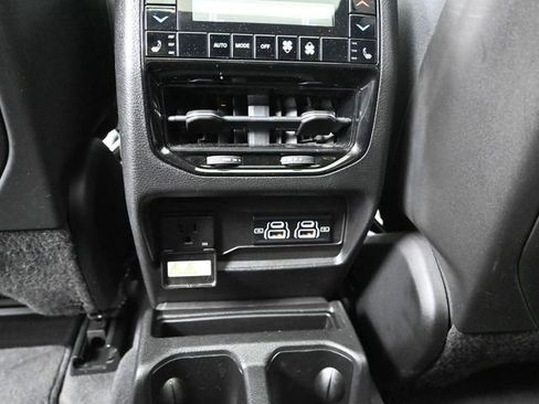 Used 2022 Jeep Grand Cherokee L Overland w/ Luxury Tech Group IV AWD/4WD image 32