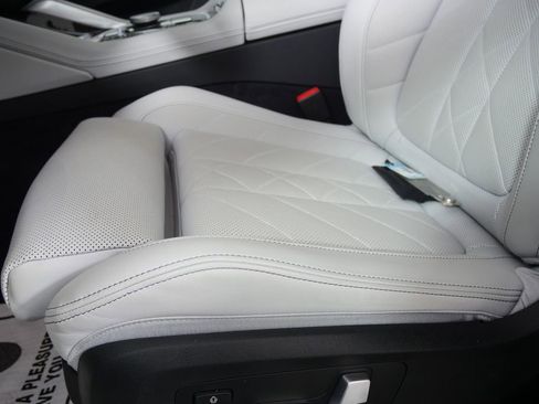 Certified 2025 BMW X6 xDrive40i w/ Premium Package image 10