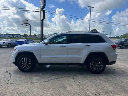 Used 2018 Jeep Grand Cherokee Limited w/ Trailer Tow Group IV image 9