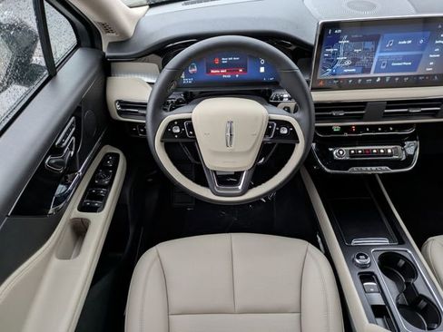 New 2026 Lincoln Corsair Premiere image 13