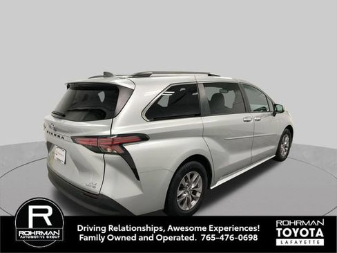 Used 2021 Toyota Sienna XLE AWD/4WD image 6