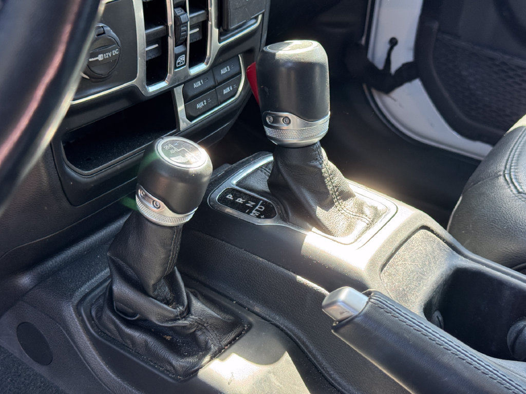 Used 2022 Jeep Wrangler Unlimited Sahara AWD/4WD image 9
