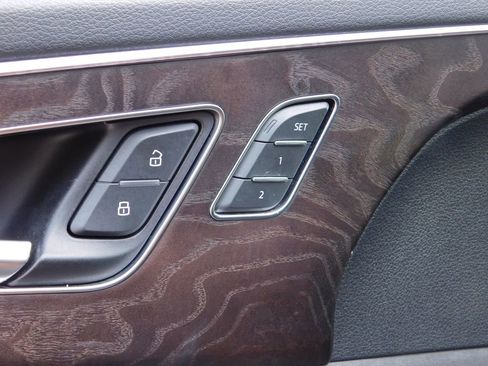 Used 2019 Audi Q8 Prestige image 16