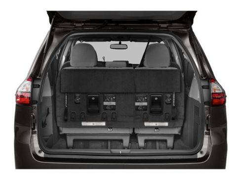 Used 2015 Toyota Sienna LE w/ Four Season Floor Mat Package image 12