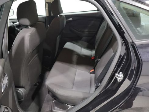 Used 2017 Ford Focus SE w/ Cold Weather Package FWD image 15