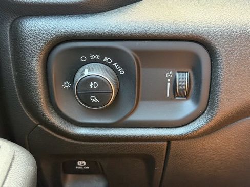 Used 2025 RAM 1500 Big Horn RWD image 34