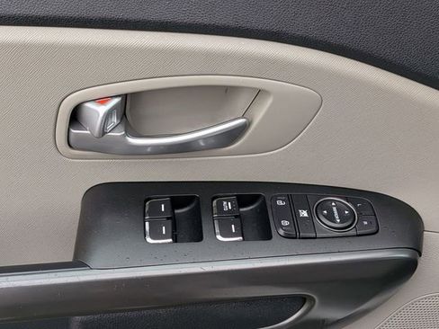 Used 2019 Kia Sedona LX FWD image 15