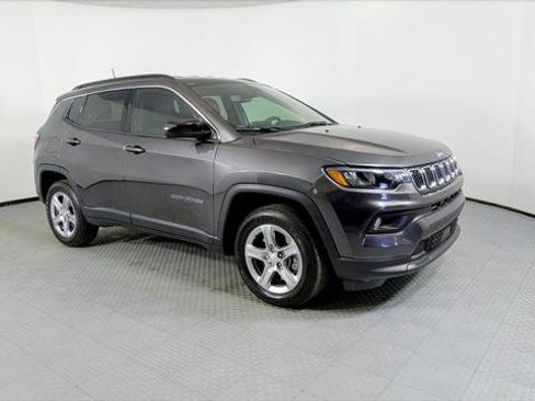 Used 2023 Jeep Compass Latitude image 9