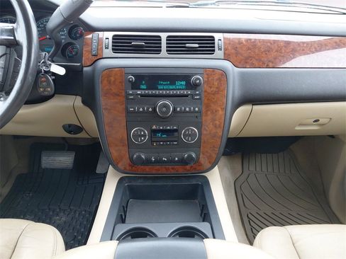 Used 2008 Chevrolet Suburban LT w/ LT Preferred Equipment Group image 11
