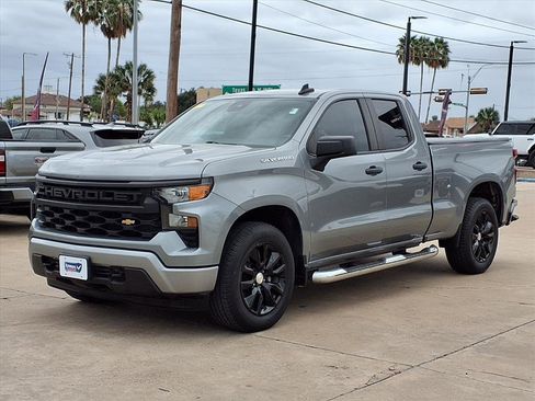 Used 2023 Chevrolet Silverado 1500 Custom image 3