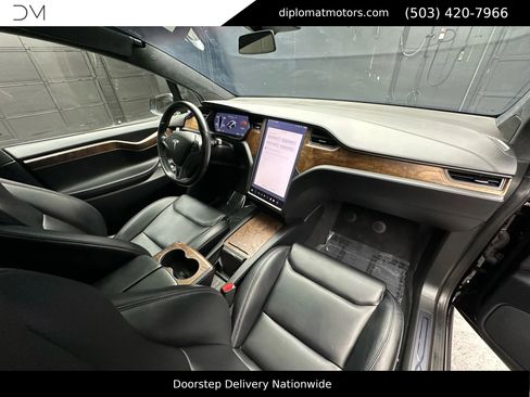 Used 2020 Tesla Model X image 19