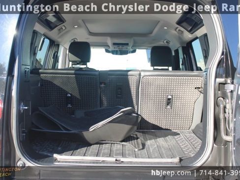 Used 2023 Land Rover Defender 110 SE image 40