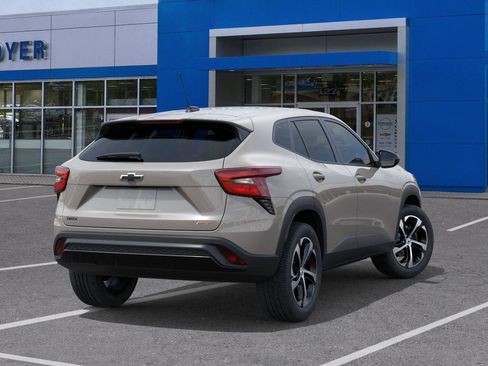 New 2026 Chevrolet Trax RS w/ Sunroof Package FWD image 4