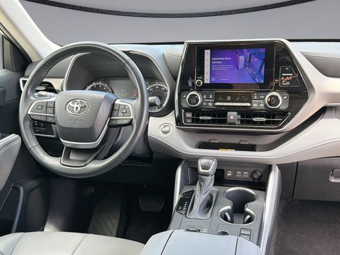 Used 2023 Toyota Highlander XLE FWD image 19