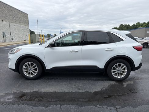 Used 2022 Ford Escape SE w/ Convenience Package FWD image 9