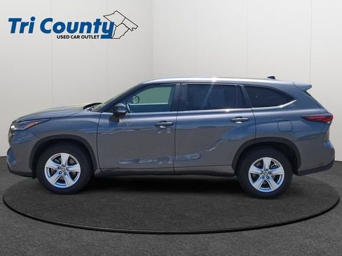 Certified 2025 Toyota Highlander LE FWD image 5