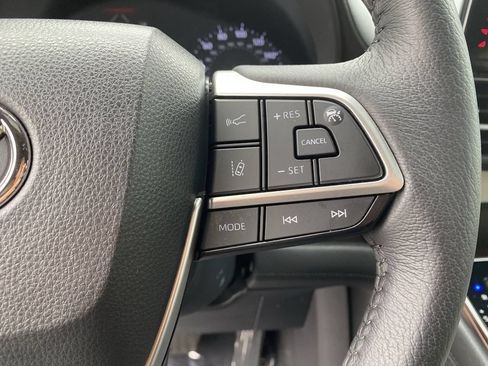 Certified 2023 Toyota Sienna XLE FWD image 29