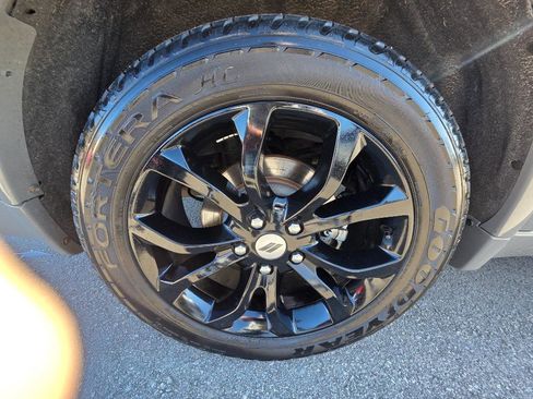 Used 2019 Dodge Durango SXT image 19