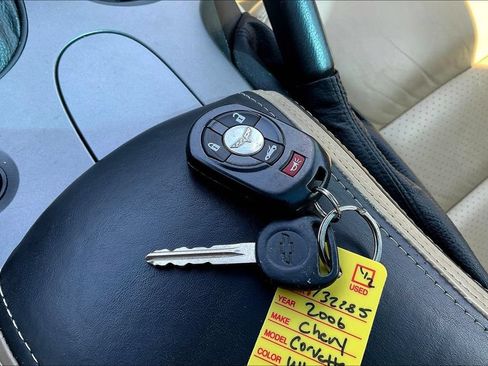 Used 2006 Chevrolet Corvette Coupe w/ Preferred Equipment Group RWD image 25