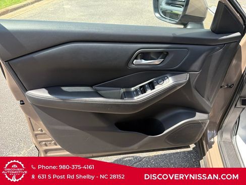 Certified 2025 Nissan Rogue SV AWD/4WD image 9