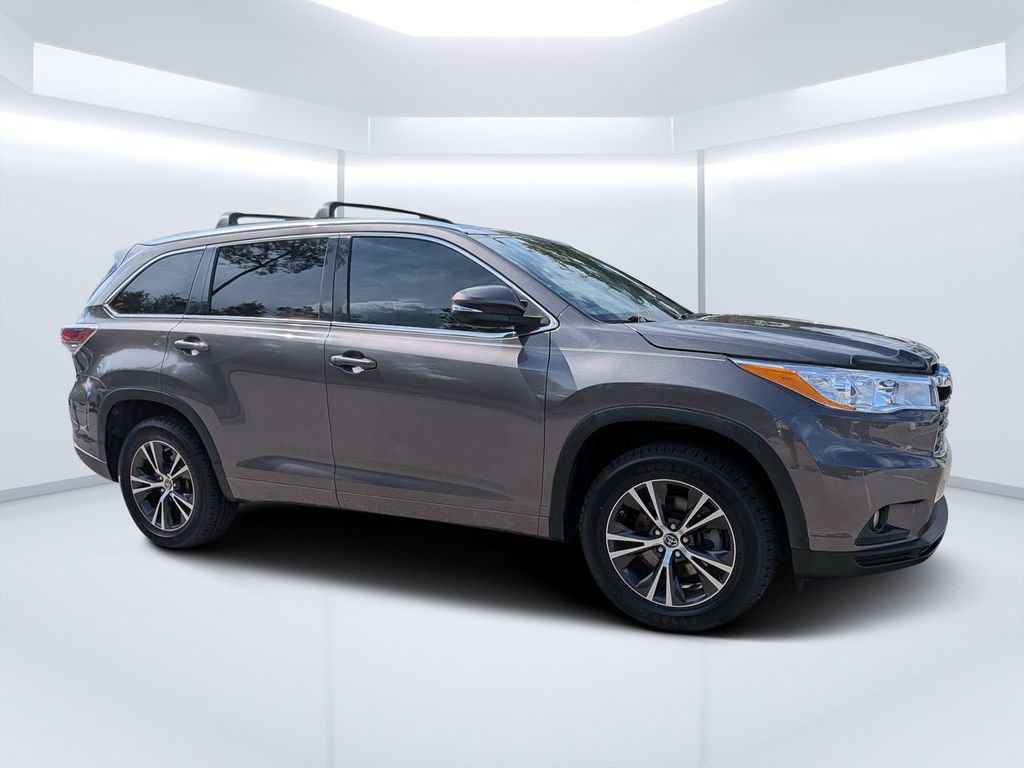 Used 2016 Toyota Highlander XLE FWD image 1