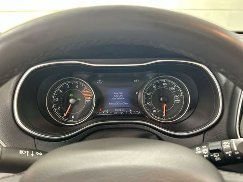 Used 2022 Jeep Cherokee Limited w/ Elite Package AWD/4WD image 13