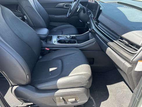 Certified 2026 Kia Carnival SX w/ SX Dark Edition Package FWD image 9