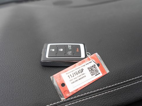 Used 2022 Jeep Grand Cherokee Limited image 26