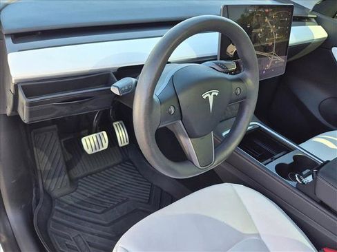 Used 2022 Tesla Model Y Performance AWD/4WD image 10