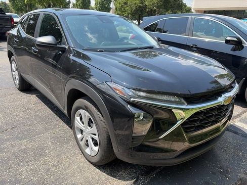 Used 2026 Chevrolet Trax LS FWD image 25