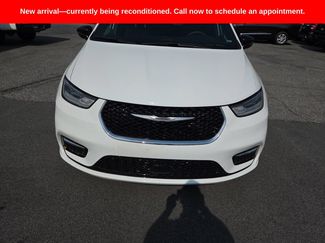 Used 2025 Chrysler Pacifica Select FWD video 1