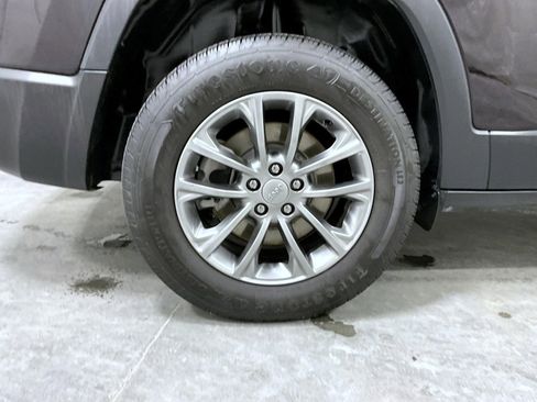 Used 2021 Jeep Cherokee Latitude Lux w/ Mopar Interior Package image 22