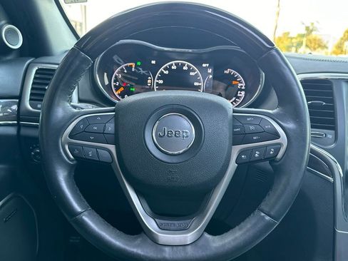Used 2018 Jeep Grand Cherokee Overland AWD/4WD image 10
